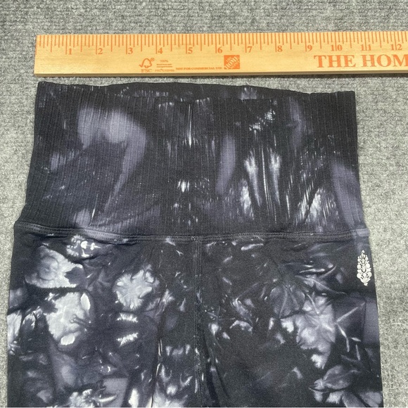 Free People Good Karma Black and Gray Tie-Dye Leggings - Picture 4 of 5
